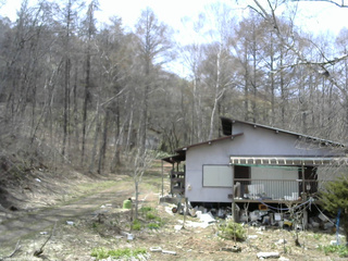 長野県菅平高原 ゆたか山荘 西側(坂上) 2026/04/19 12:00