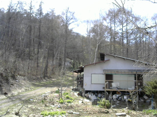 長野県菅平高原 ゆたか山荘 西側(坂上) 2026/04/19 14:00