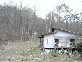 長野県菅平高原 ゆたか山荘 西側(坂上) 2026/04/19 17:15