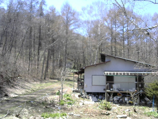 長野県菅平高原 ゆたか山荘 西側(坂上) 2026/04/21 12:15