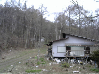 長野県菅平高原 ゆたか山荘 西側(坂上) 2026/04/22 17:45