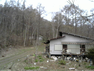 長野県菅平高原 ゆたか山荘 西側(坂上) 2026/04/22 18:15