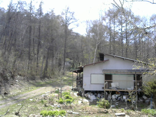 長野県菅平高原 ゆたか山荘 西側(坂上) 2026/04/26 14:00