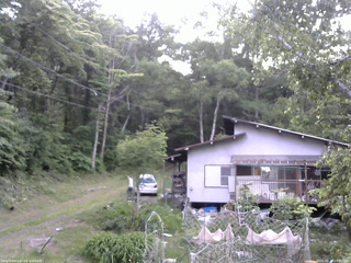 長野県菅平高原 ゆたか山荘 西側(坂上) 2026/06/19 18:00