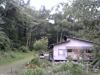 長野県菅平高原 ゆたか山荘 西側(坂上) 2026/08/18 18:00