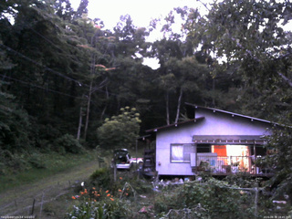 長野県菅平高原 ゆたか山荘 西側(坂上) 2026/08/18 18:45