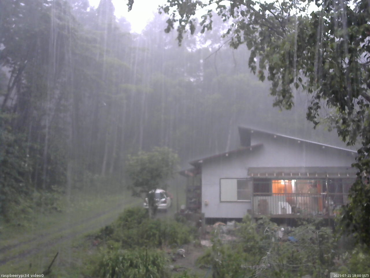 長野県菅平高原 ゆたか山荘 西側(坂上) 2025/07/21 18:00