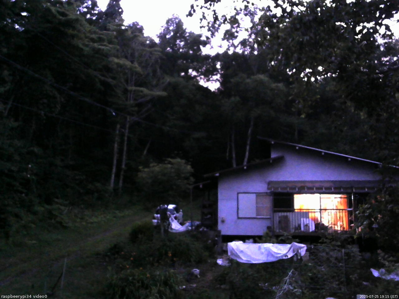 長野県菅平高原 ゆたか山荘 西側(坂上) 2025/07/25 19:15