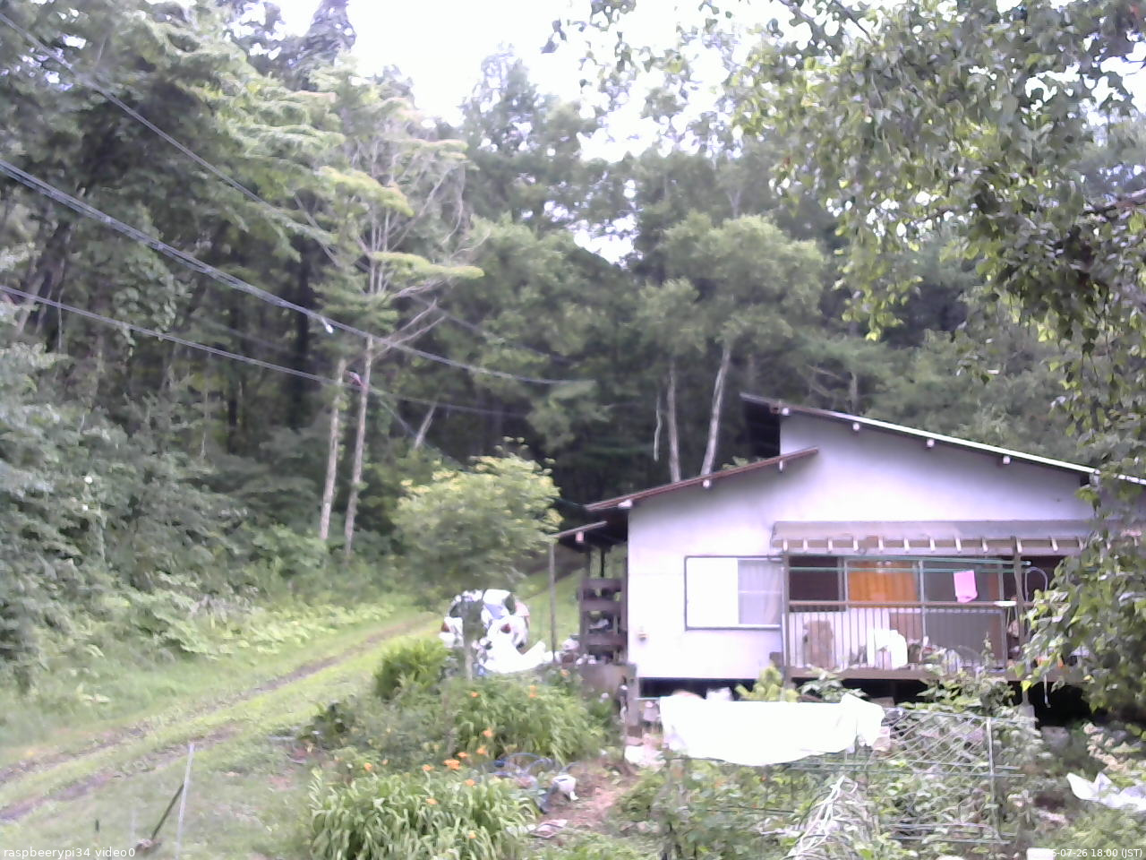 長野県菅平高原 ゆたか山荘 西側(坂上) 2025/07/26 18:00
