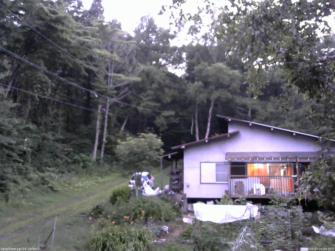 長野県菅平高原 ゆたか山荘 西側(坂上) 2025/07/27 19:00