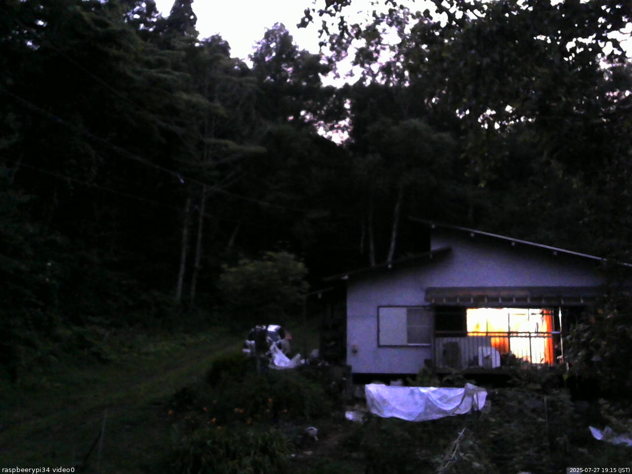 長野県菅平高原 ゆたか山荘 西側(坂上) 2025/07/27 19:15