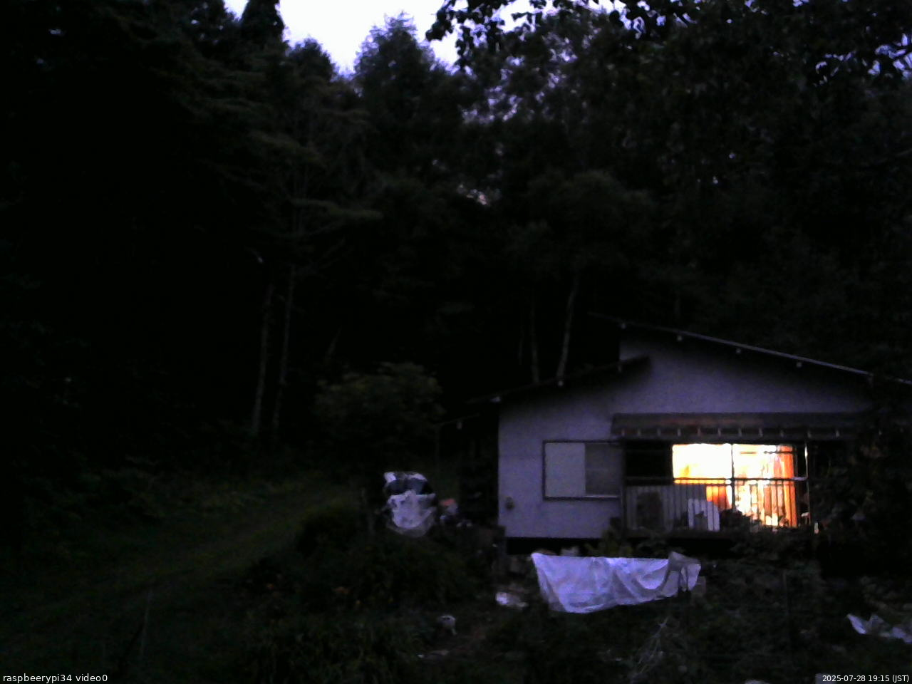 長野県菅平高原 ゆたか山荘 西側(坂上) 2025/07/28 19:15