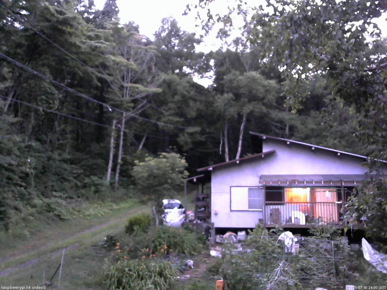 長野県菅平高原 ゆたか山荘 西側(坂上) 2025/07/30 19:00
