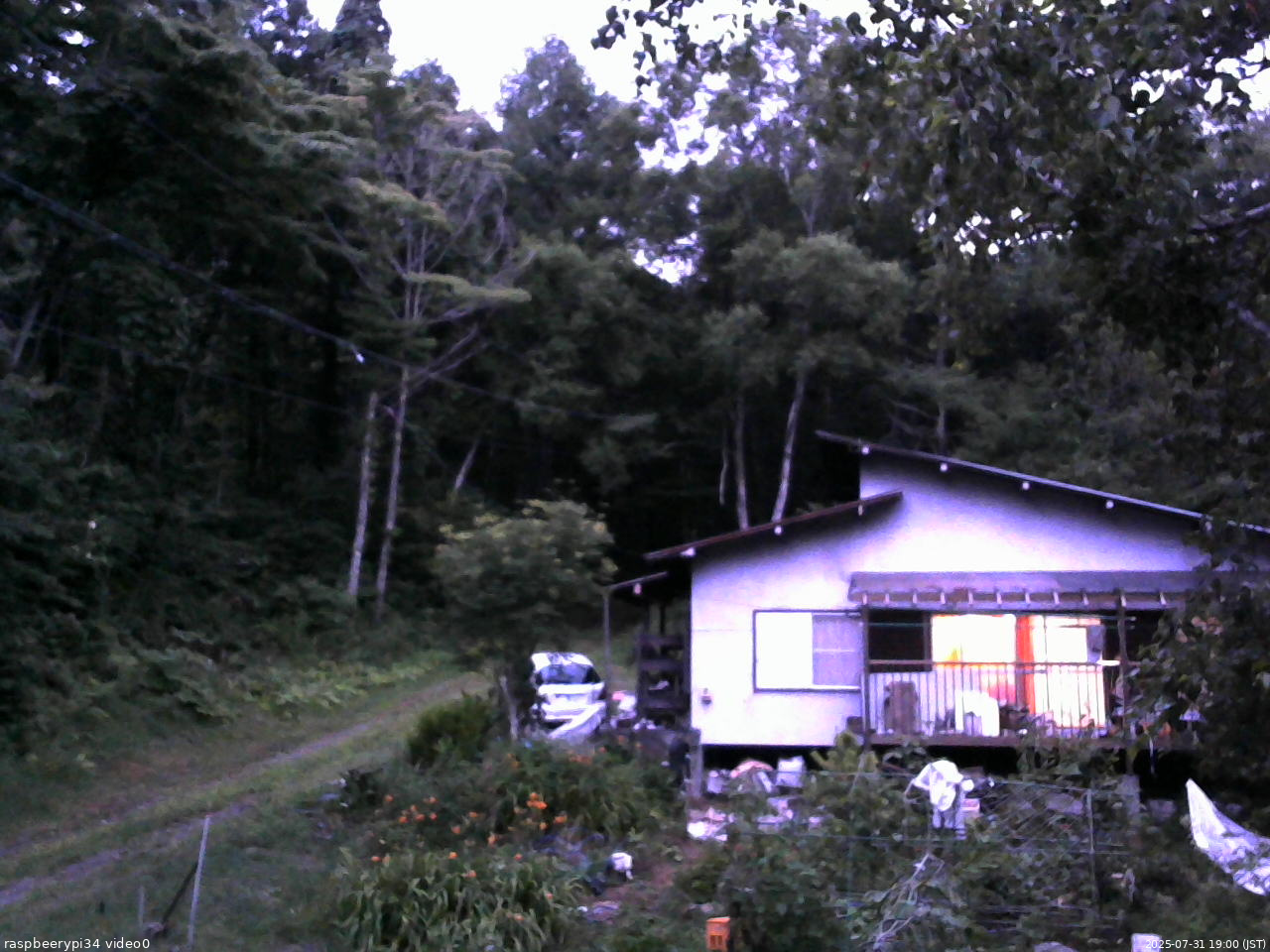 長野県菅平高原 ゆたか山荘 西側(坂上) 2025/07/31 19:00