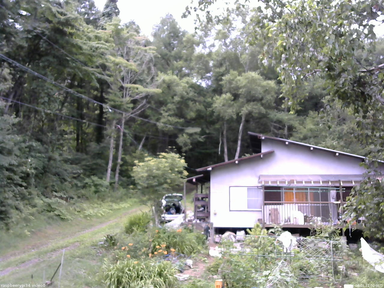 長野県菅平高原 ゆたか山荘 西側(坂上) 2025/08/01 12:00