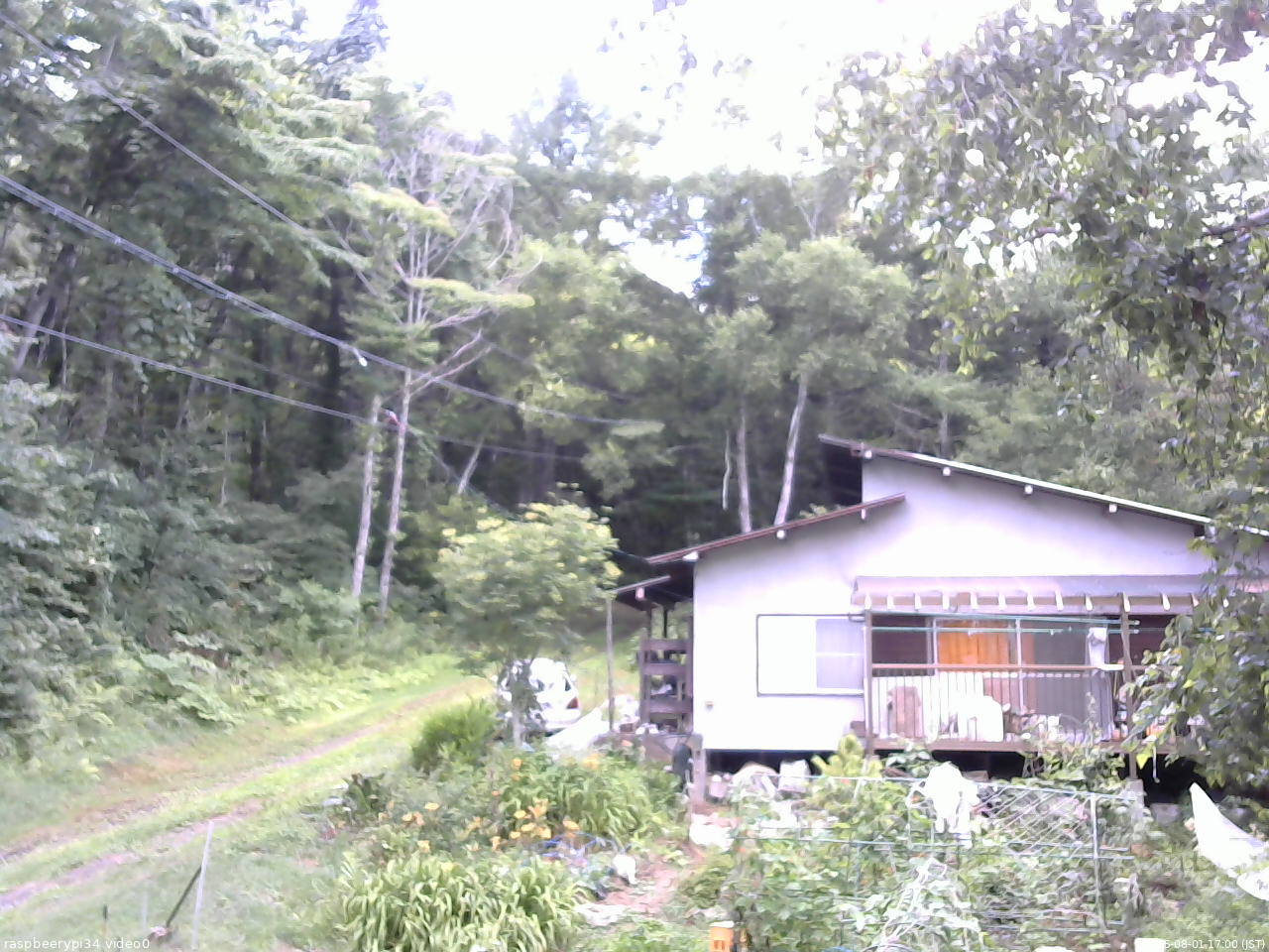 長野県菅平高原 ゆたか山荘 西側(坂上) 2025/08/01 17:00