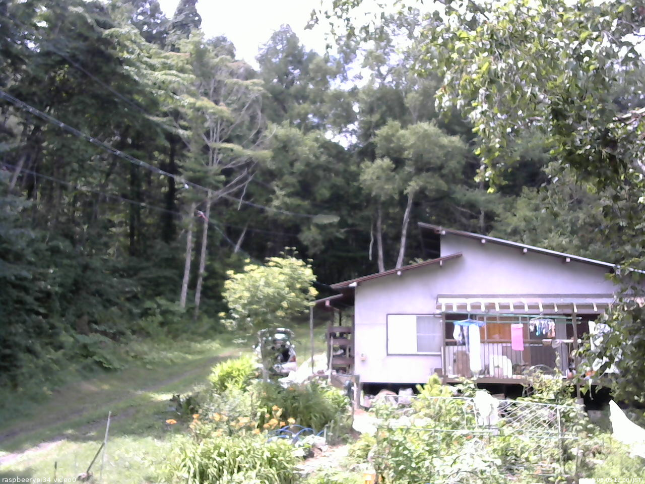 長野県菅平高原 ゆたか山荘 西側(坂上) 2025/08/03 12:00