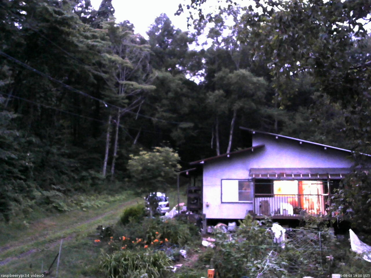 長野県菅平高原 ゆたか山荘 西側(坂上) 2025/08/03 19:00