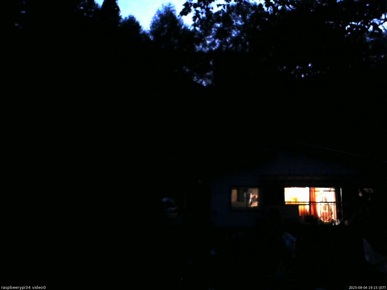 長野県菅平高原 ゆたか山荘 西側(坂上) 2025/08/04 19:15