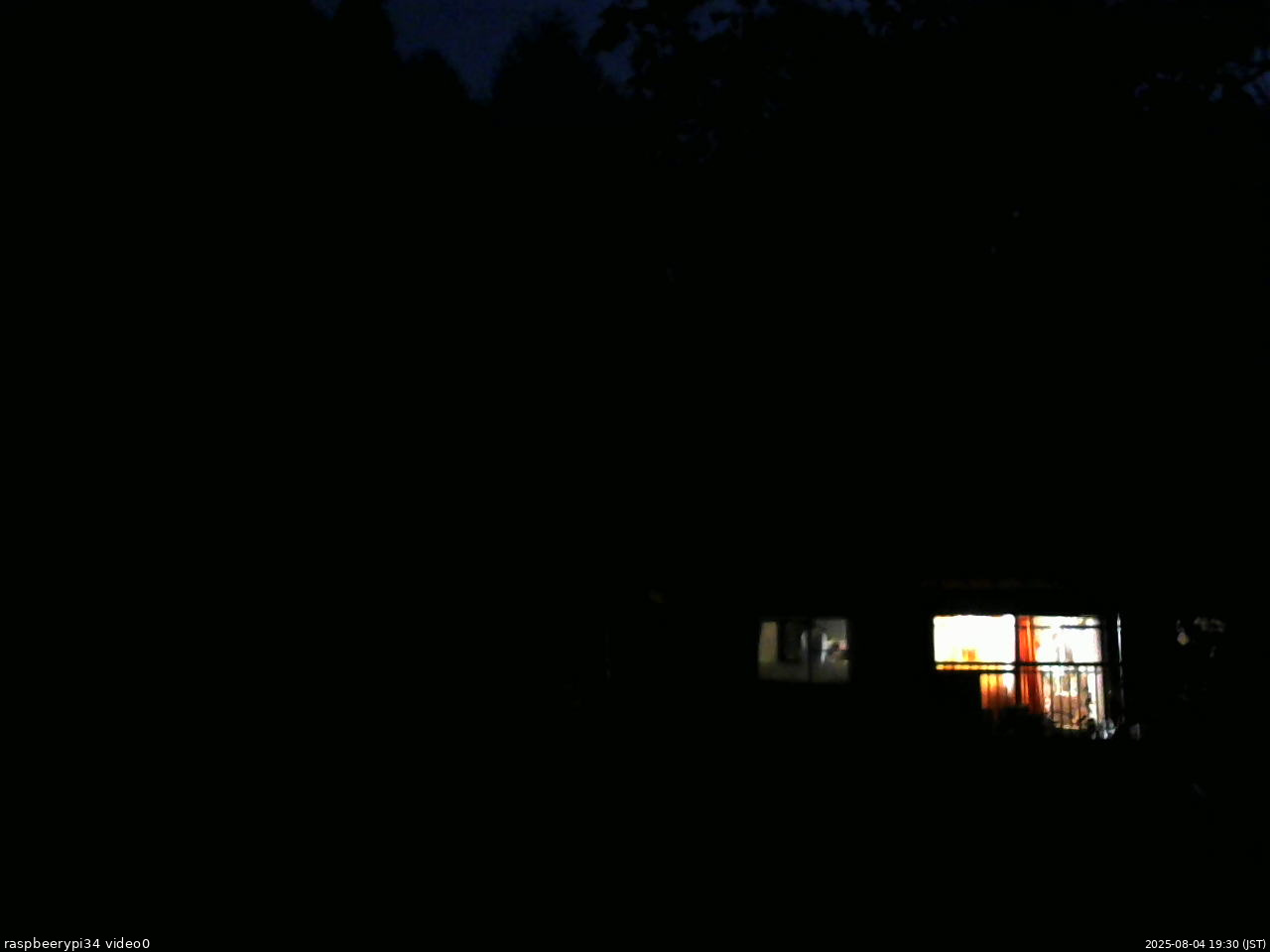 長野県菅平高原 ゆたか山荘 西側(坂上) 2025/08/04 19:30