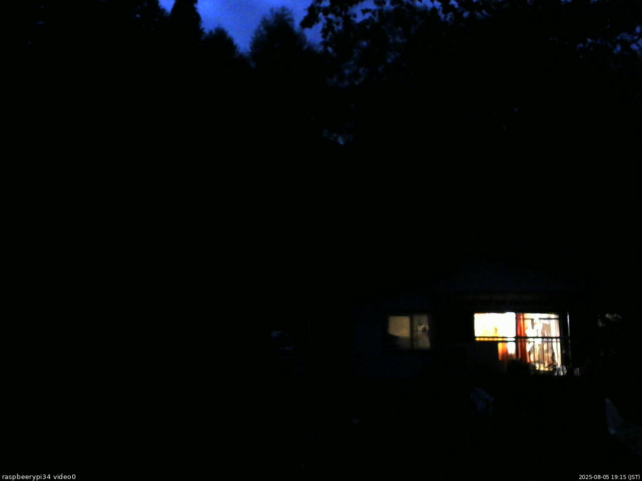 長野県菅平高原 ゆたか山荘 西側(坂上) 2025/08/05 19:15