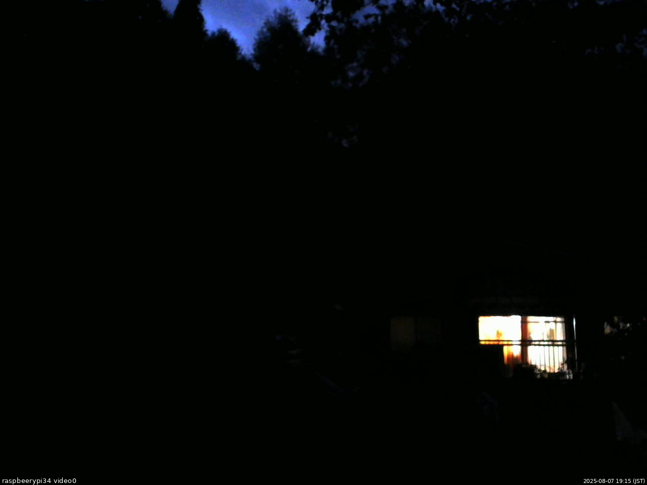 長野県菅平高原 ゆたか山荘 西側(坂上) 2025/08/07 19:15