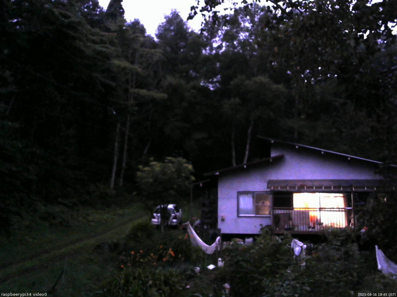 長野県菅平高原 ゆたか山荘 西側(坂上) 2025/08/16 18:45