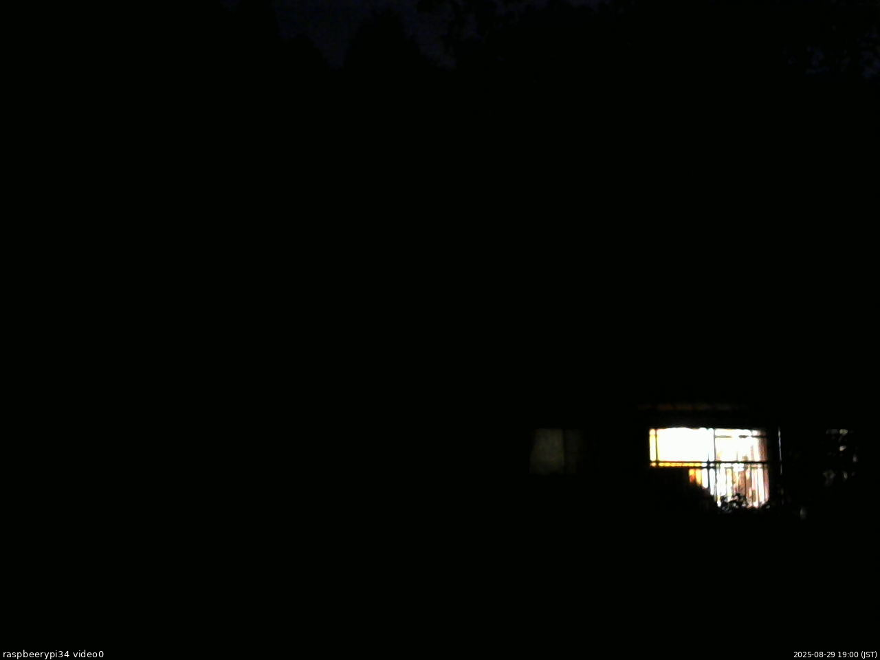 長野県菅平高原 ゆたか山荘 西側(坂上) 2025/08/29 19:00