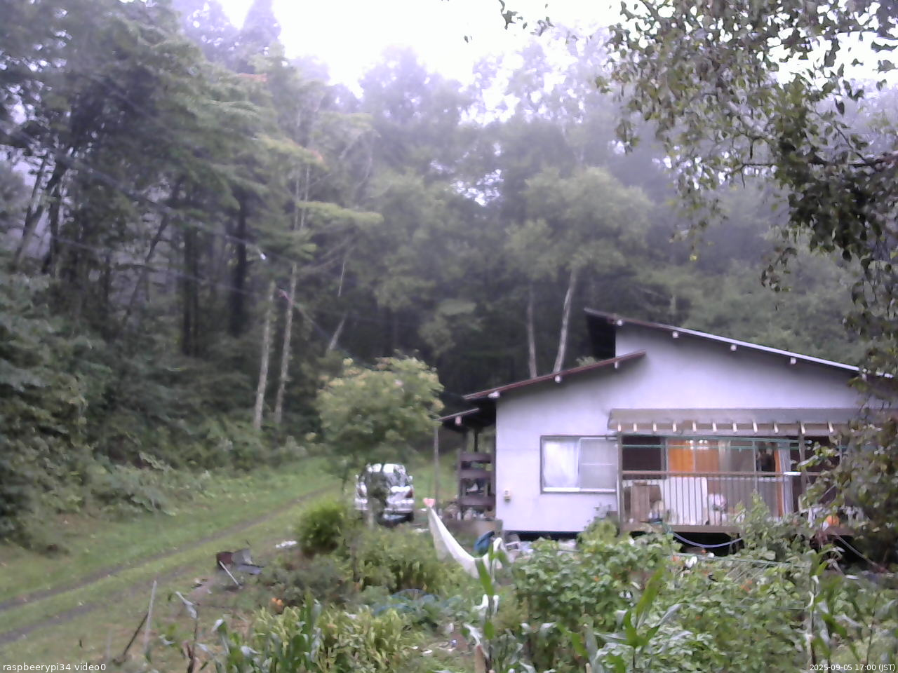 長野県菅平高原 ゆたか山荘 西側(坂上) 2025/09/05 17:00