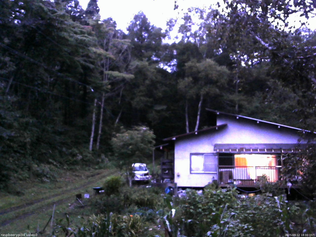 長野県菅平高原 ゆたか山荘 西側(坂上) 2025/09/12 18:00