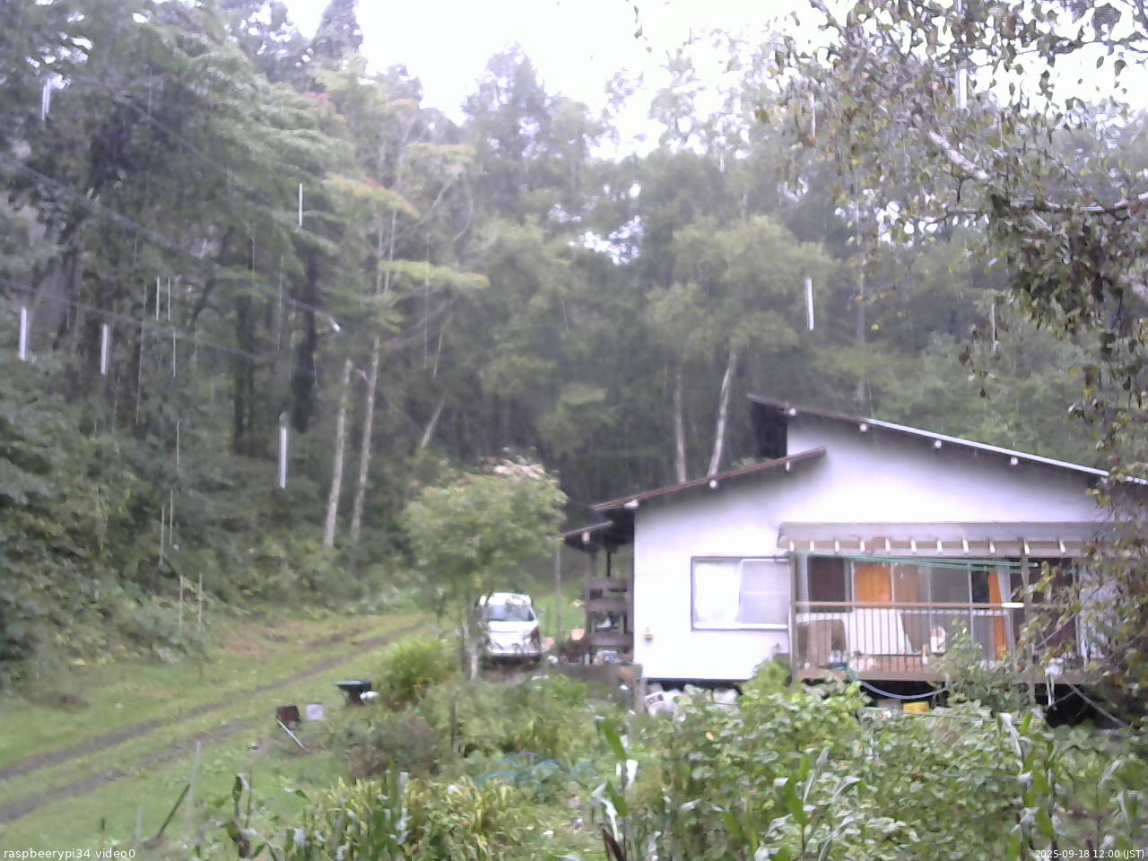 長野県菅平高原 ゆたか山荘 西側(坂上) 2025/09/18 12:00