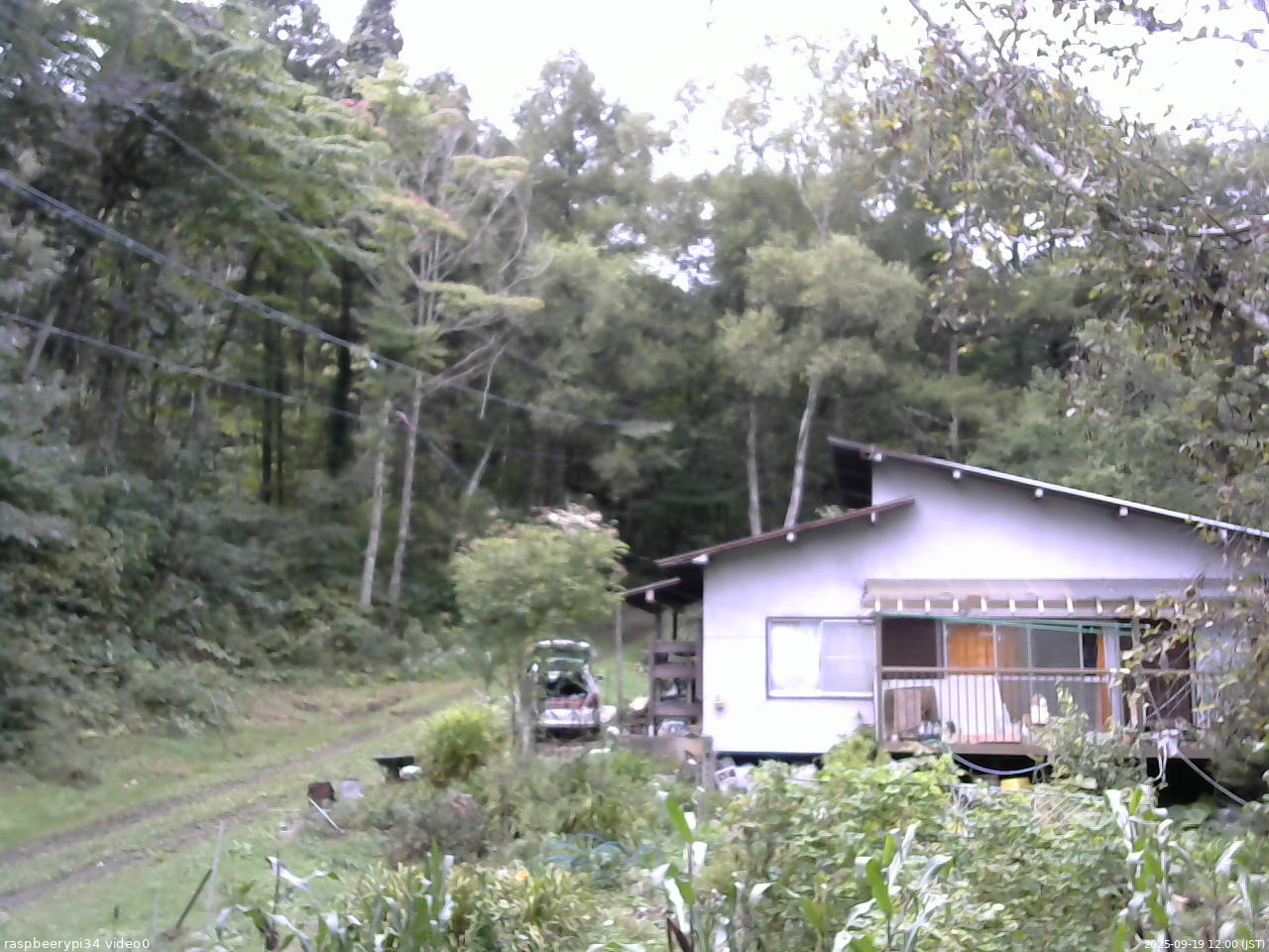 長野県菅平高原 ゆたか山荘 西側(坂上) 2025/09/19 12:00