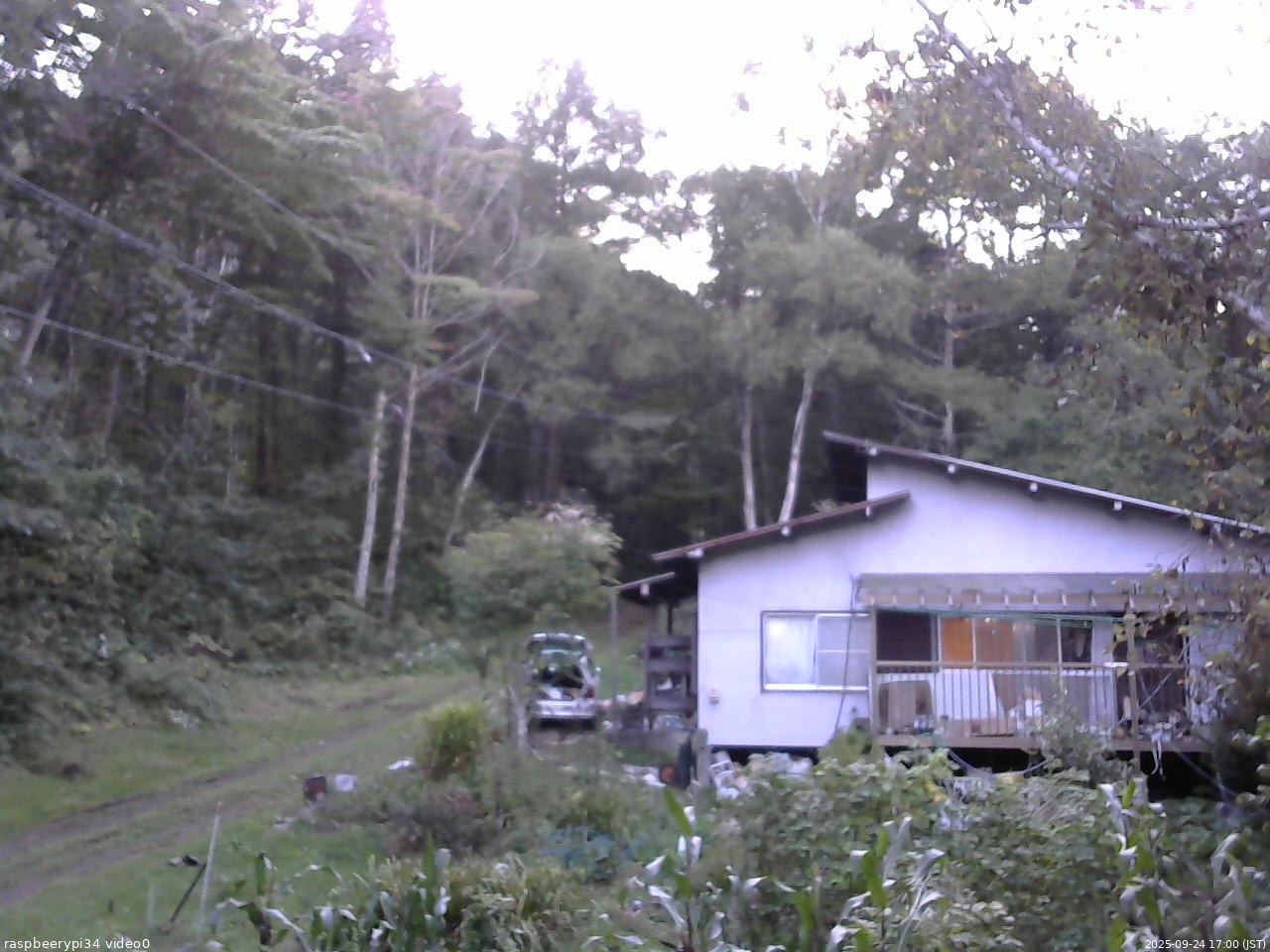 長野県菅平高原 ゆたか山荘 西側(坂上) 2025/09/24 17:00