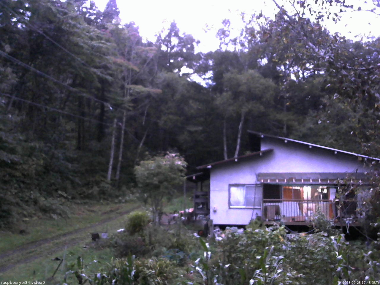 長野県菅平高原 ゆたか山荘 西側(坂上) 2025/09/25 17:45