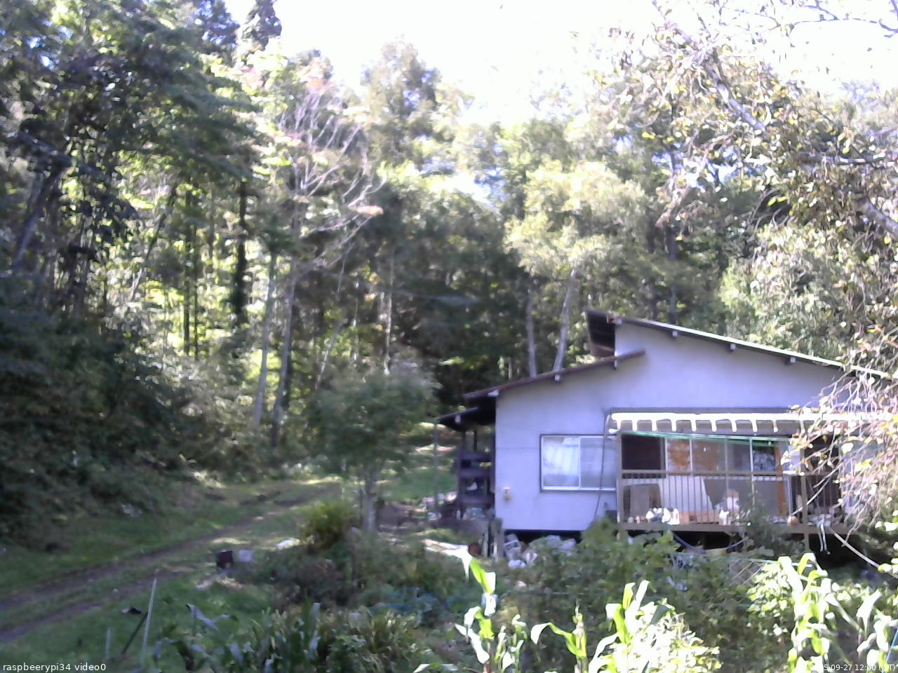 長野県菅平高原 ゆたか山荘 西側(坂上) 2025/09/27 12:00