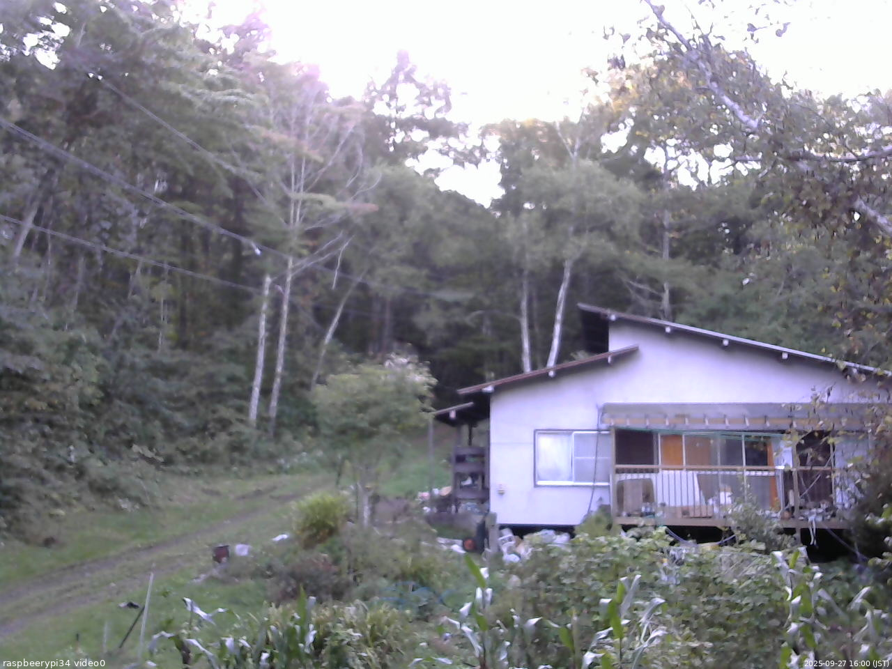 長野県菅平高原 ゆたか山荘 西側(坂上) 2025/09/27 16:00