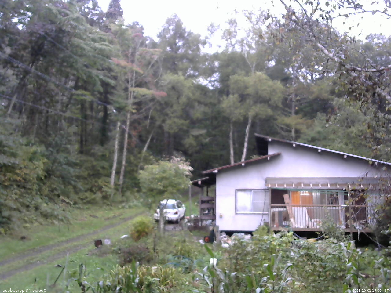 長野県菅平高原 ゆたか山荘 西側(坂上) 2025/10/01 17:00