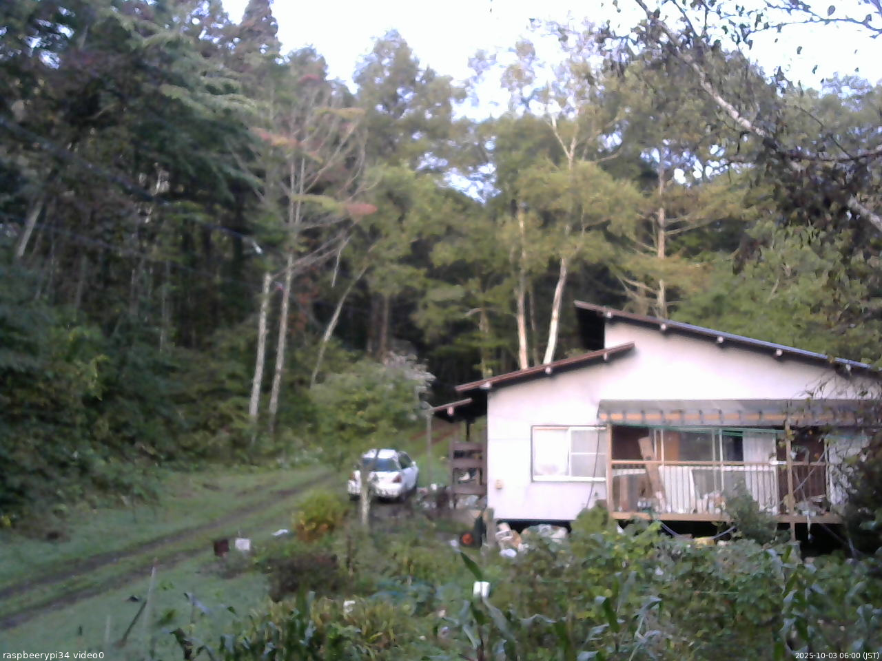 長野県菅平高原 ゆたか山荘 西側(坂上) 2025/10/03 06:00