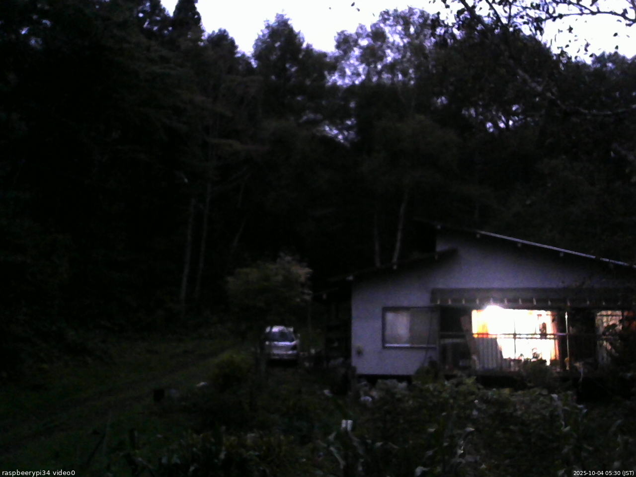 長野県菅平高原 ゆたか山荘 西側(坂上) 2025/10/04 05:30