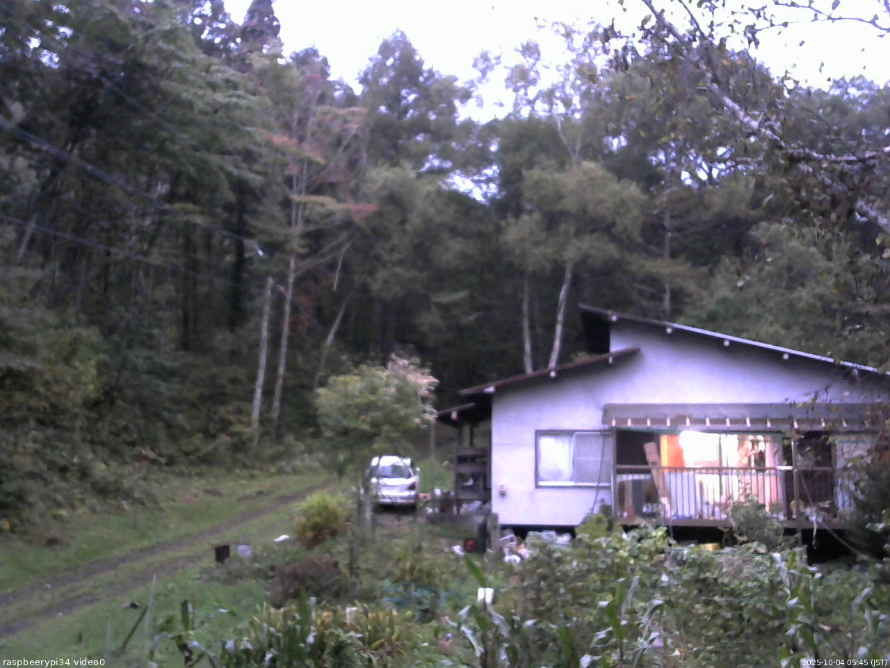 長野県菅平高原 ゆたか山荘 西側(坂上) 2025/10/04 05:45