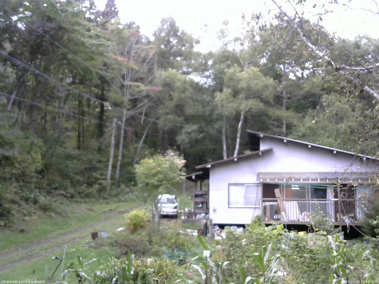長野県菅平高原 ゆたか山荘 西側(坂上) 2025/10/04 12:00
