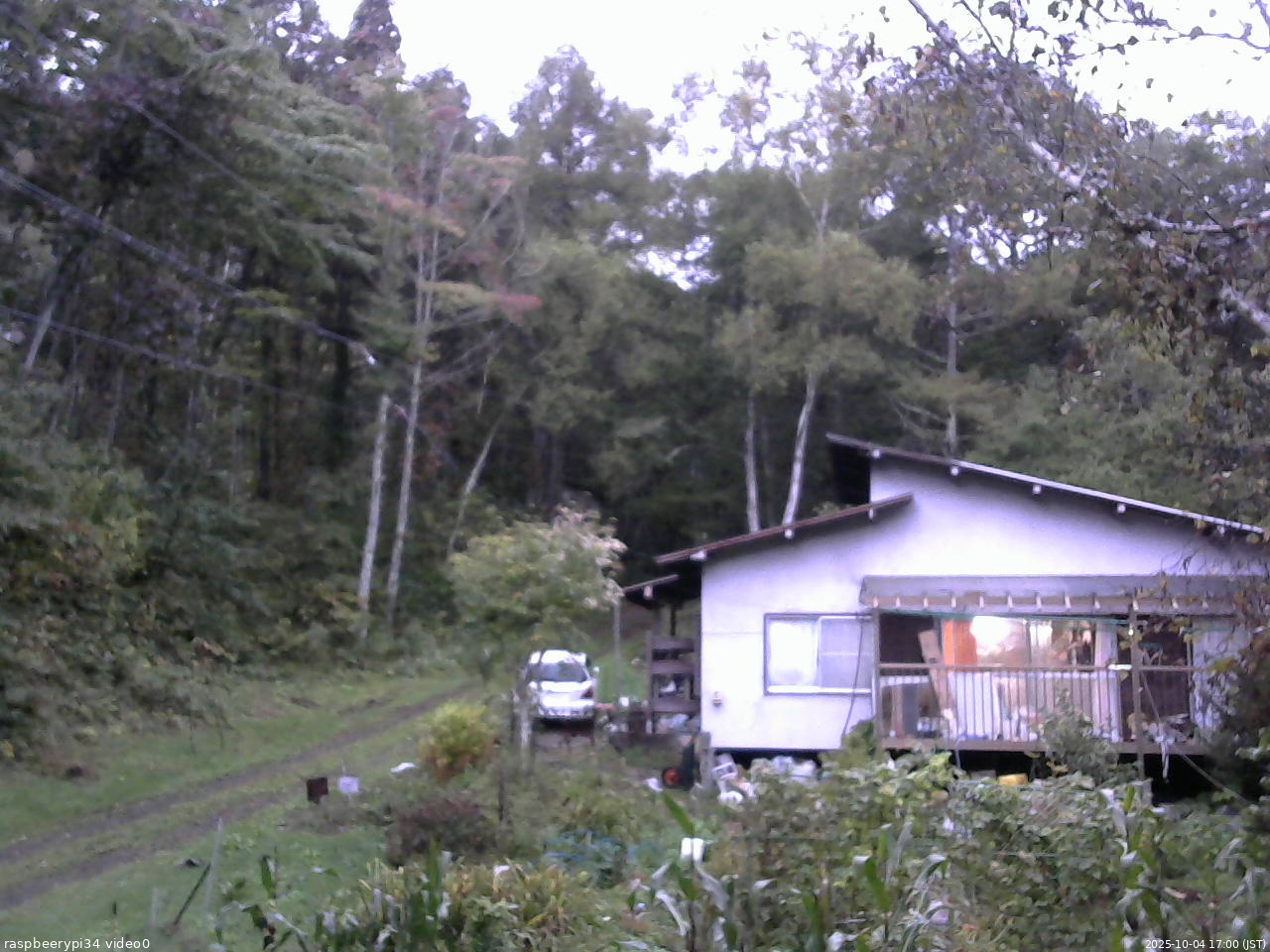 長野県菅平高原 ゆたか山荘 西側(坂上) 2025/10/04 17:00