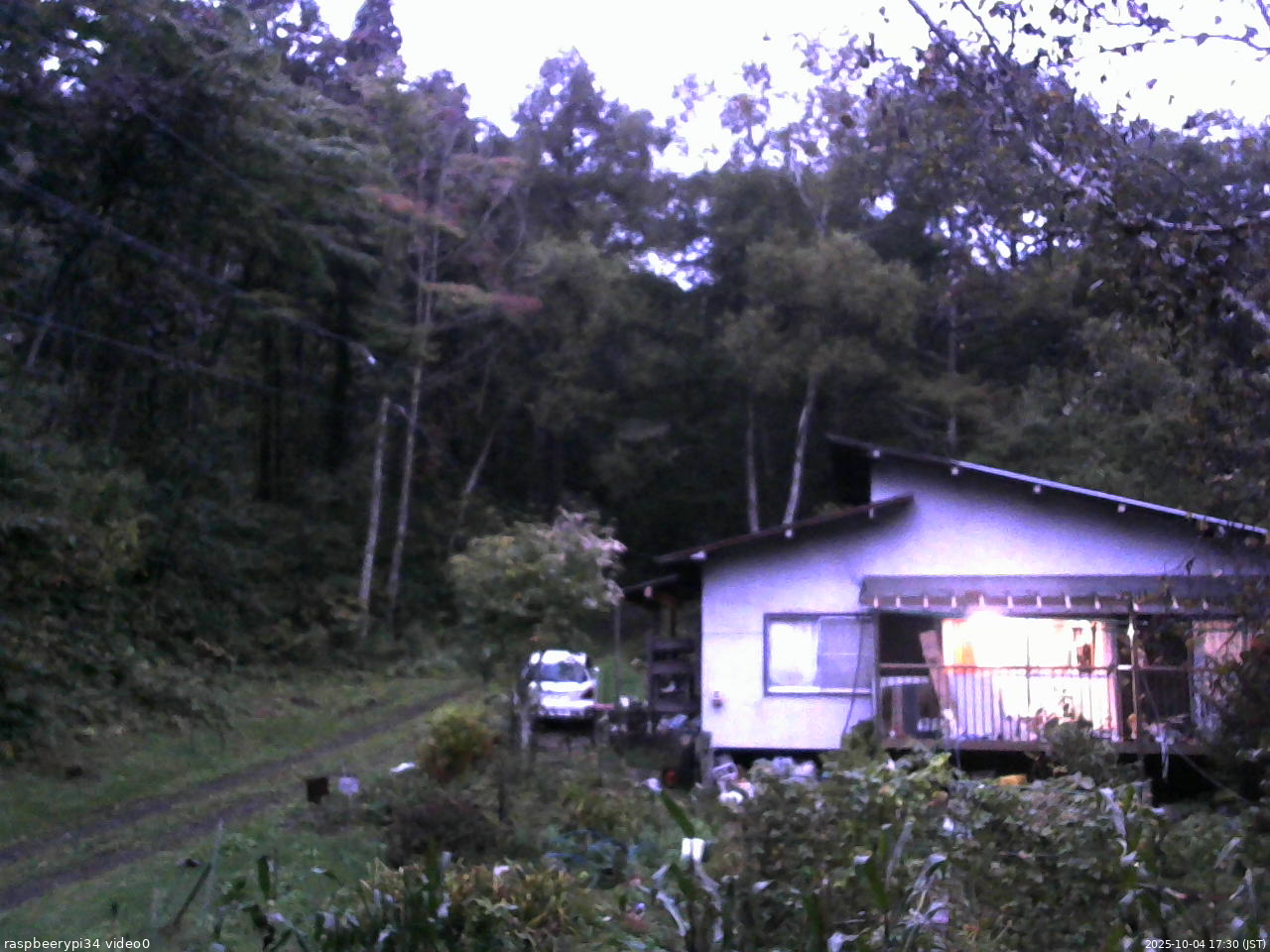 長野県菅平高原 ゆたか山荘 西側(坂上) 2025/10/04 17:30