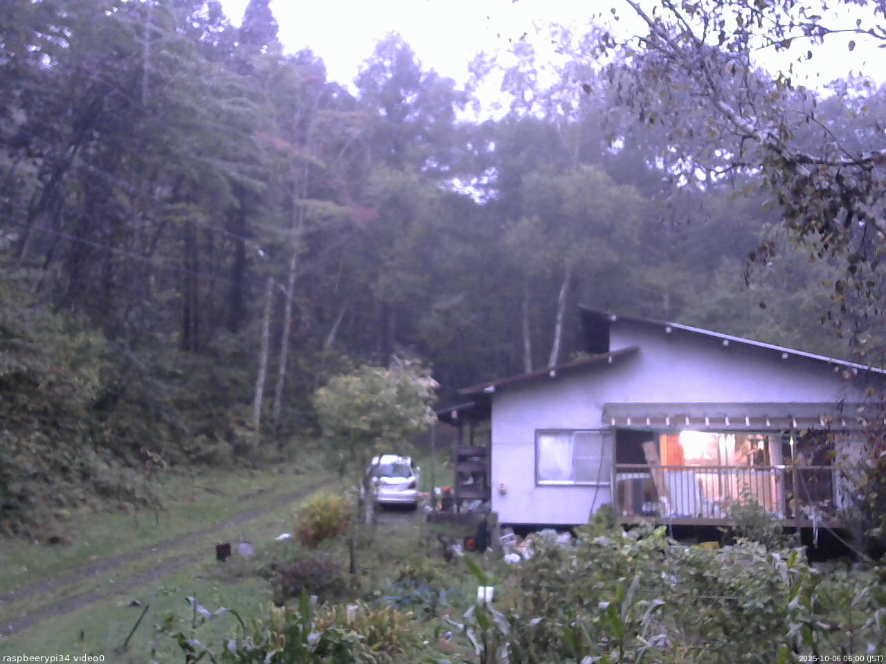 長野県菅平高原 ゆたか山荘 西側(坂上) 2025/10/06 06:00