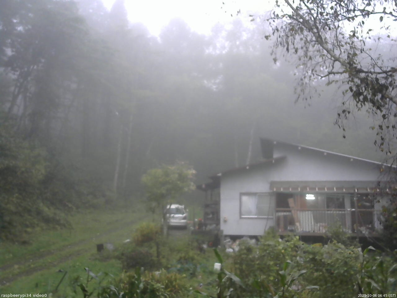 長野県菅平高原 ゆたか山荘 西側(坂上) 2025/10/06 06:45