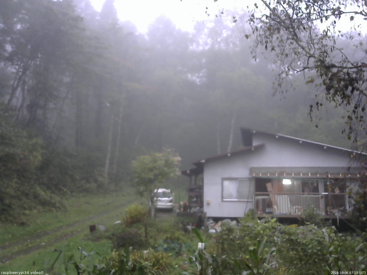 長野県菅平高原 ゆたか山荘 西側(坂上) 2025/10/06 07:15