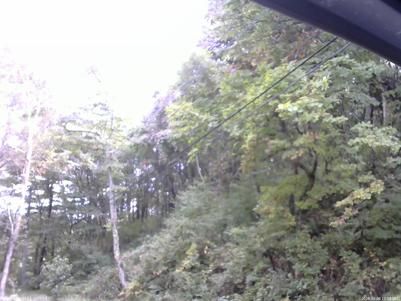 長野県菅平高原 ゆたか山荘 東側上空 2025/10/06 12:00