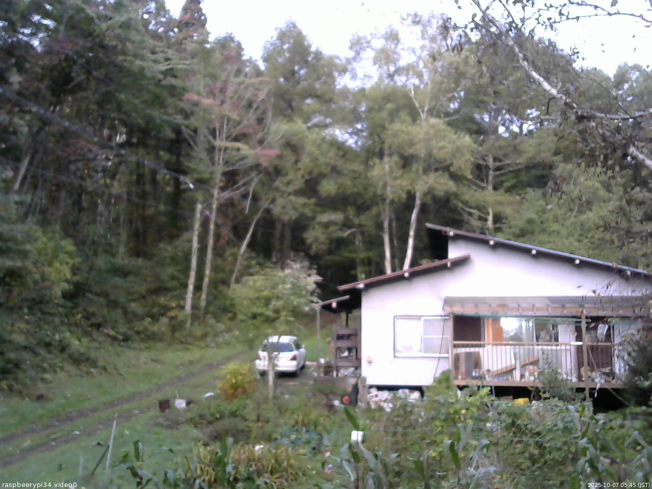 長野県菅平高原 ゆたか山荘 西側(坂上) 2025/10/07 05:45