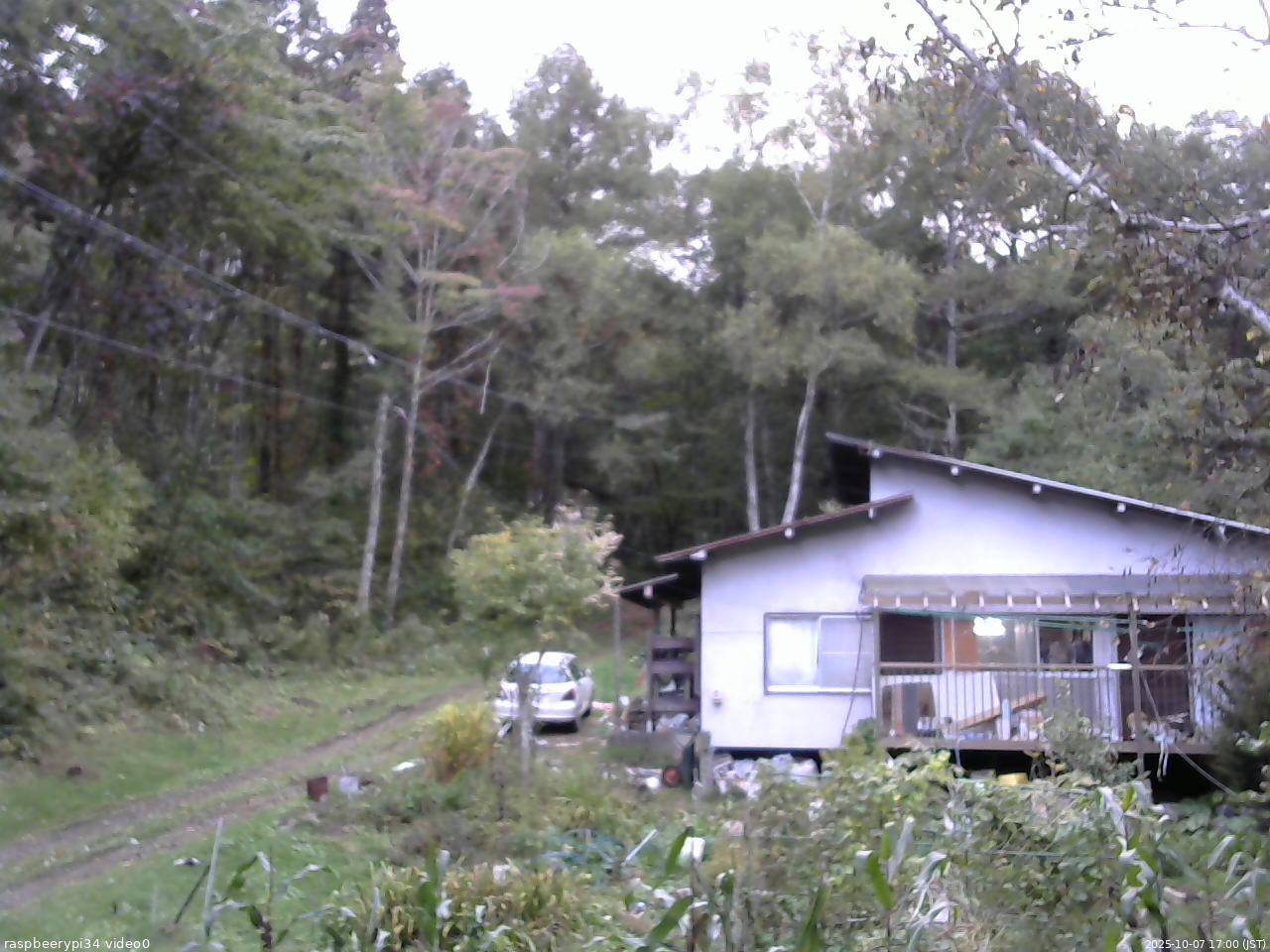 長野県菅平高原 ゆたか山荘 西側(坂上) 2025/10/07 17:00