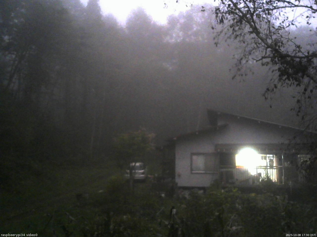 長野県菅平高原 ゆたか山荘 西側(坂上) 2025/10/08 17:30